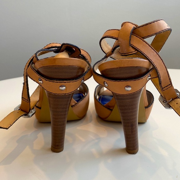 Gorgeous tan leather wrap ankle high heels - Picture 5 of 5